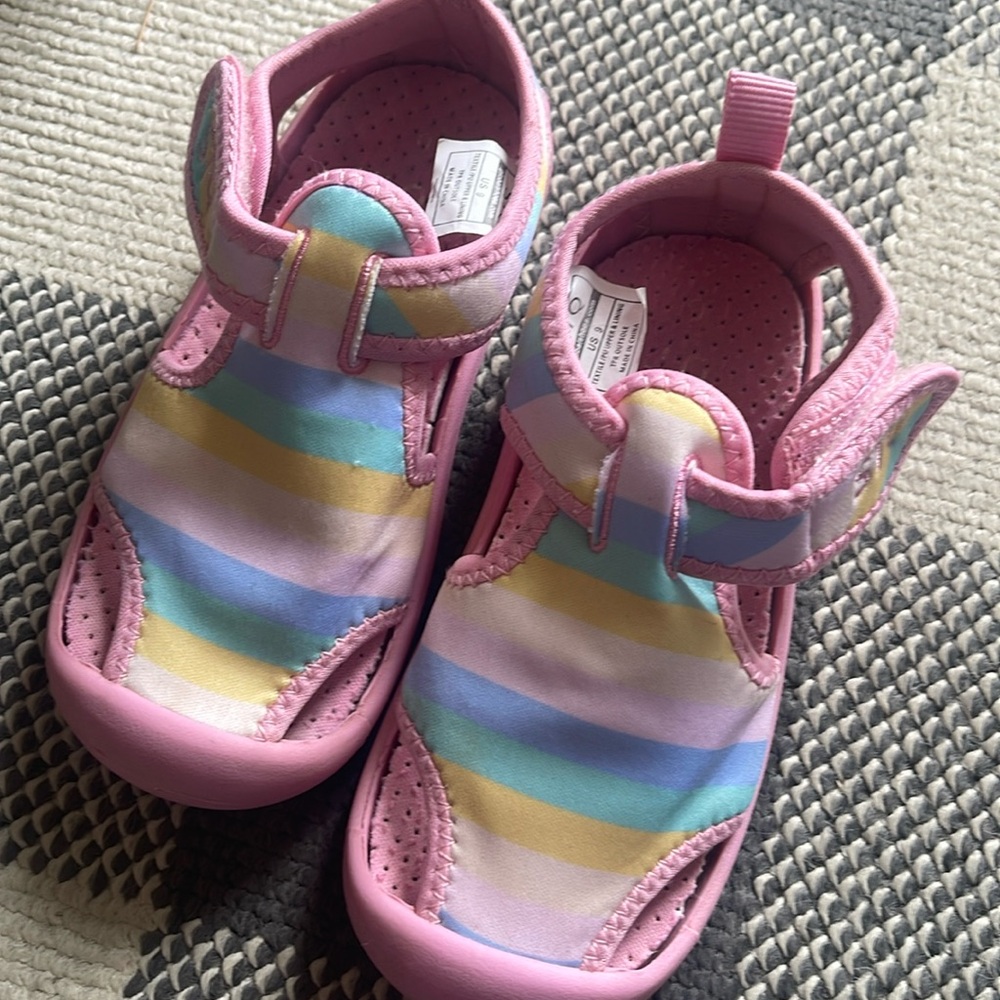STQ water shoes 9